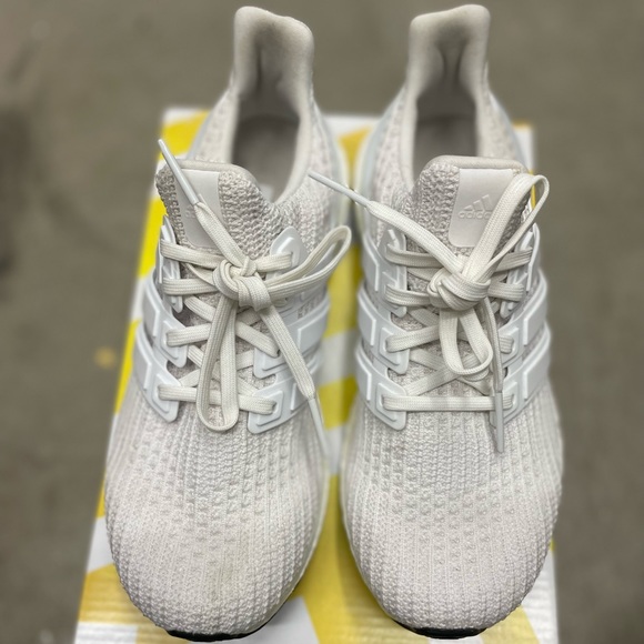 Adidas Women’s Ultra boost shoes :: Size 6 1/2 - Picture 1 of 5